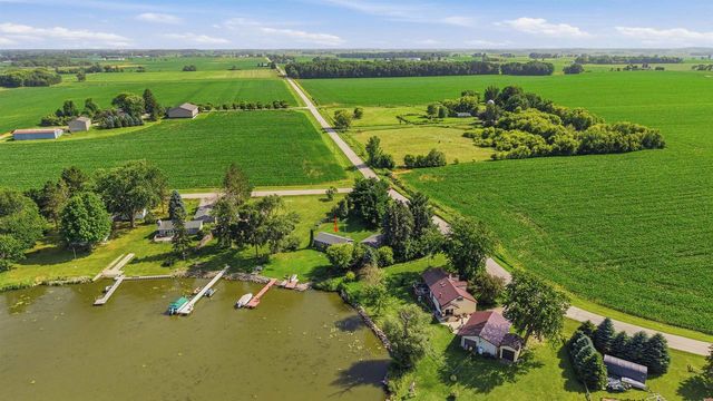 W10300 Sunny Point Road, Beaver Dam, WI 53916