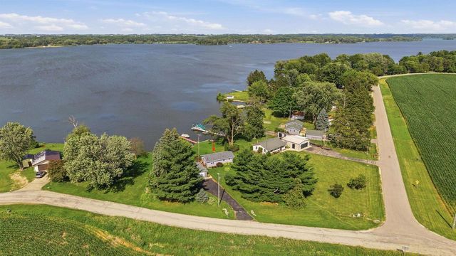 W10300 Sunny Point Road, Beaver Dam, WI 53916