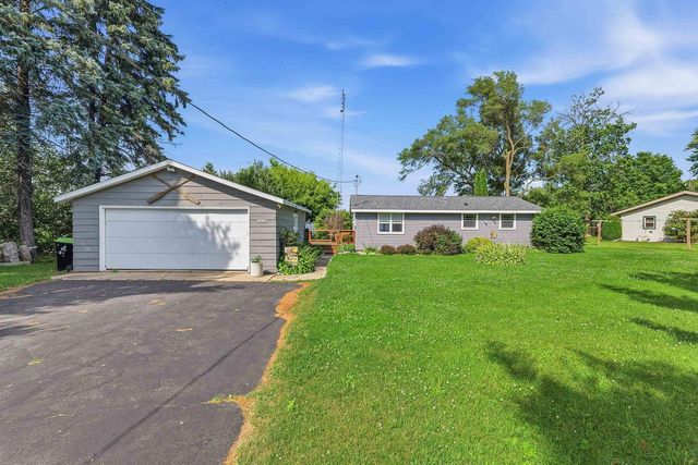 W10300 Sunny Point Road, Beaver Dam, WI 53916