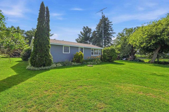 W10300 Sunny Point Road, Beaver Dam, WI 53916