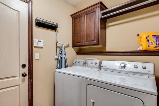 8517 W Candlewood Ct, Wichita, KS 67205