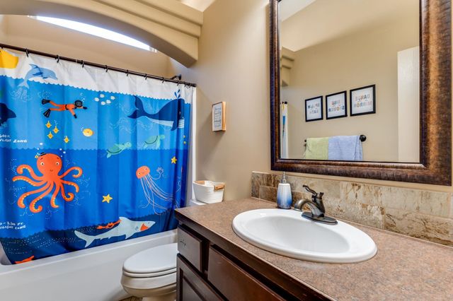 8517 W Candlewood Ct, Wichita, KS 67205