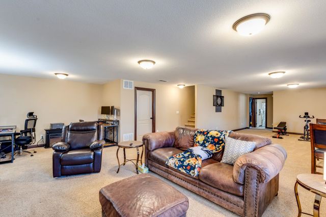 8517 W Candlewood Ct, Wichita, KS 67205