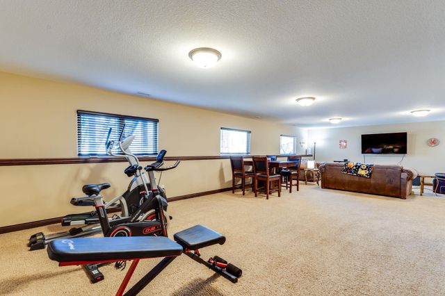 8517 W Candlewood Ct, Wichita, KS 67205