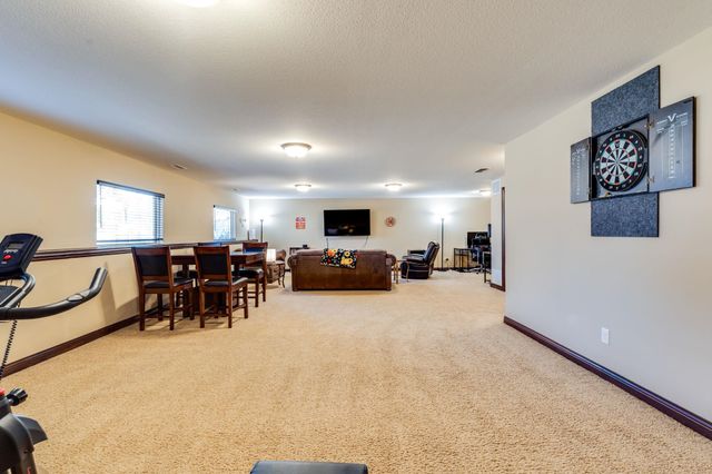 8517 W Candlewood Ct, Wichita, KS 67205