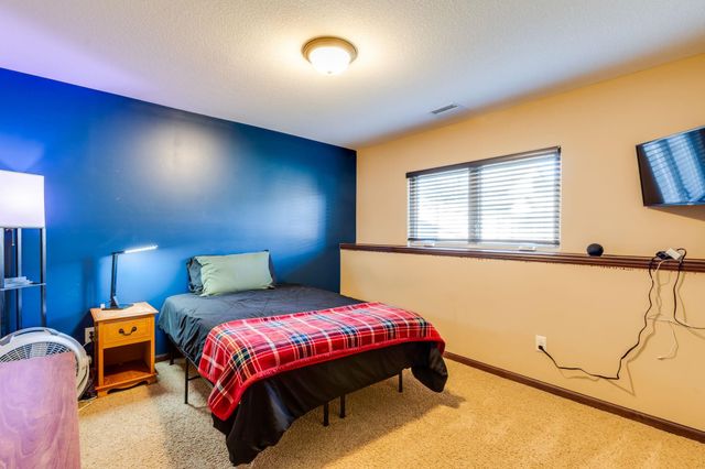 8517 W Candlewood Ct, Wichita, KS 67205