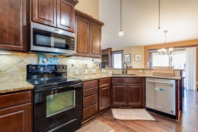 8517 W Candlewood Ct, Wichita, KS 67205