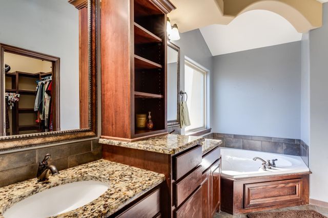 8517 W Candlewood Ct, Wichita, KS 67205