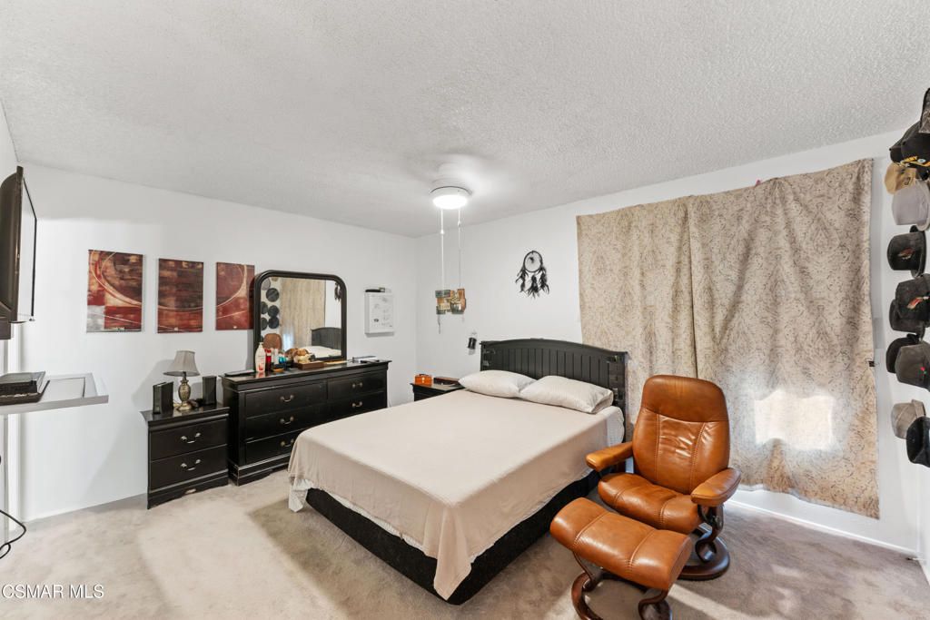 19820 Spanish Oak Drive, Newhall, CA 91321 — photo 2