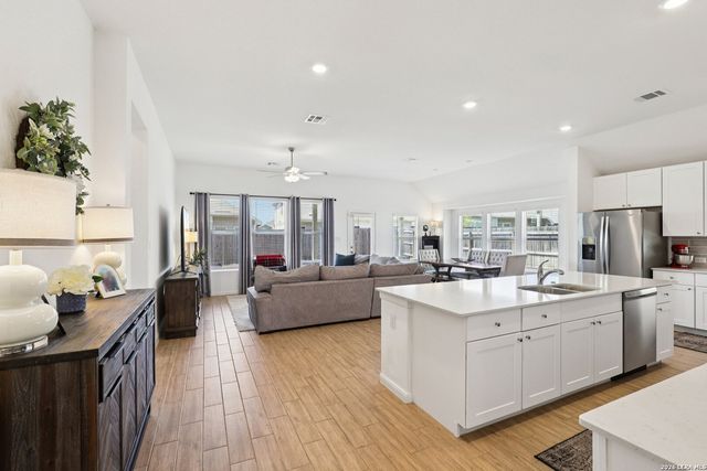 8908 Luciano, Seguin, TX 78155