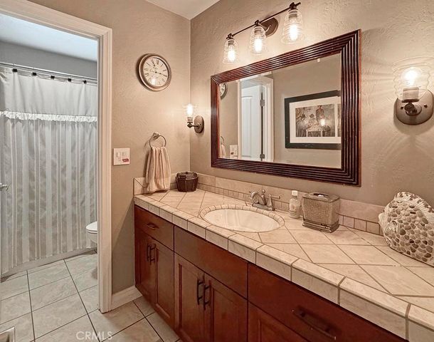 10700 Meadow Glen Way E, Escondido, CA 92026