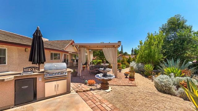 10700 Meadow Glen Way E, Escondido, CA 92026
