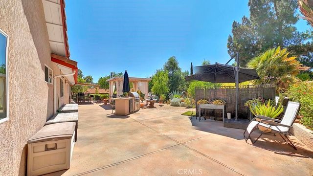10700 Meadow Glen Way E, Escondido, CA 92026