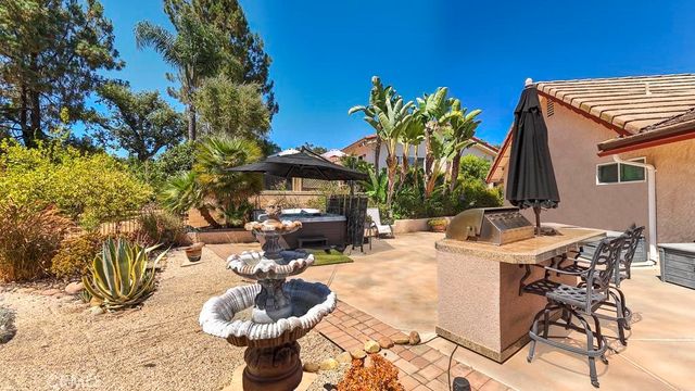 10700 Meadow Glen Way E, Escondido, CA 92026