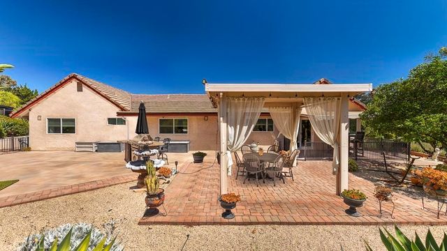 10700 Meadow Glen Way E, Escondido, CA 92026