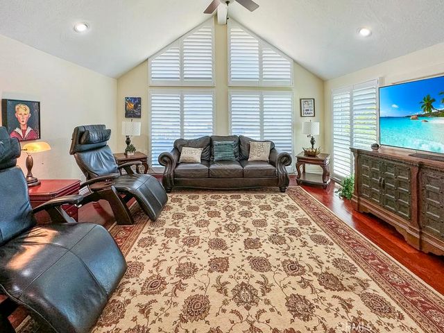 10700 Meadow Glen Way E, Escondido, CA 92026