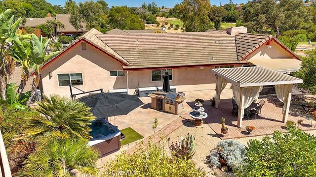 10700 Meadow Glen Way E, Escondido, CA 92026