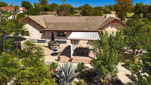 10700 Meadow Glen Way E, Escondido, CA 92026