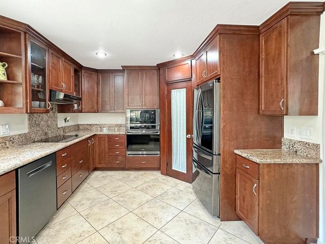 10700 Meadow Glen Way E, Escondido, CA 92026