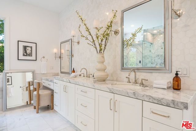 11797 CHAPARAL Street, Los Angeles, CA 90049