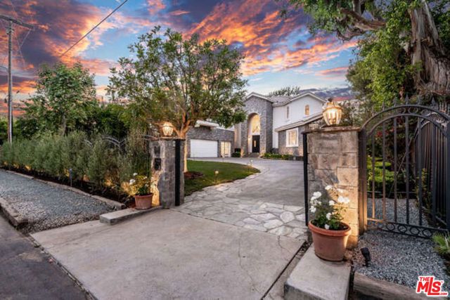11797 CHAPARAL Street, Los Angeles, CA 90049