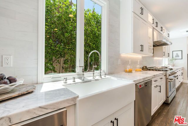 11797 CHAPARAL Street, Los Angeles, CA 90049