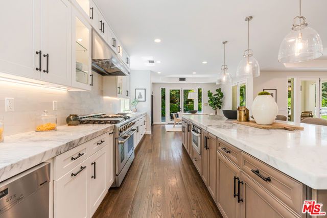 11797 CHAPARAL Street, Los Angeles, CA 90049