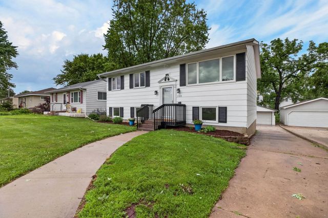 1123 W 9th Street, Cedar Falls, IA 50613