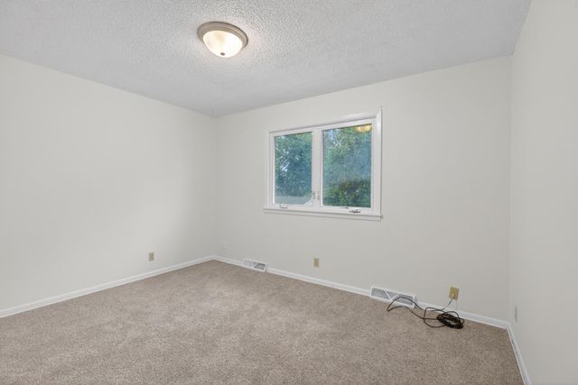 1123 W 9th Street, Cedar Falls, IA 50613