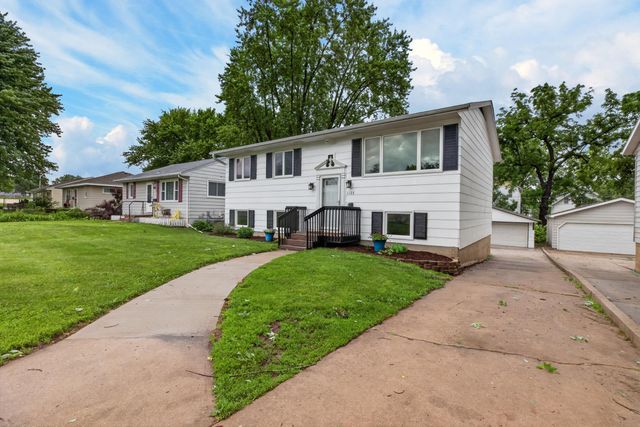 1123 W 9th Street, Cedar Falls, IA 50613