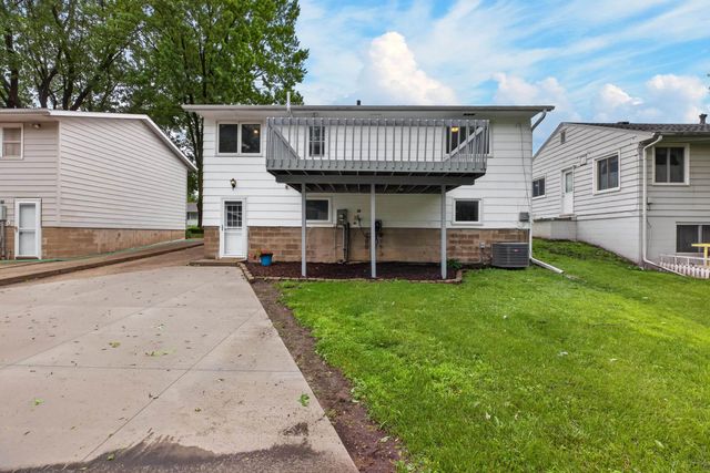 1123 W 9th Street, Cedar Falls, IA 50613
