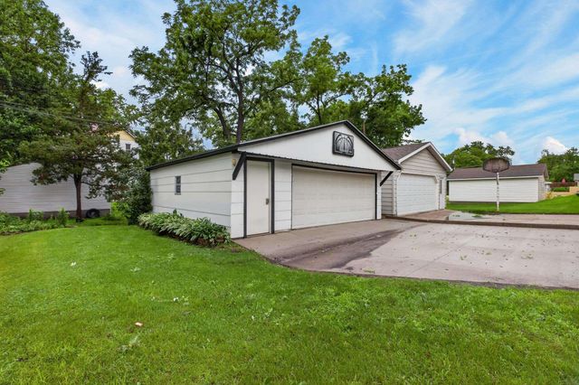 1123 W 9th Street, Cedar Falls, IA 50613