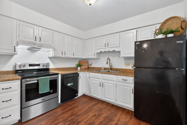 1123 W 9th Street, Cedar Falls, IA 50613