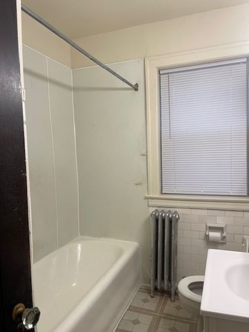 8141 S Michigan Avenue 1, Chicago, IL 60619