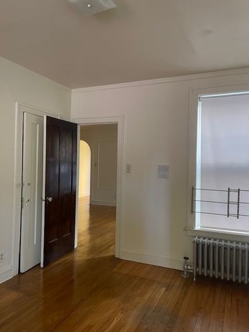 8141 S Michigan Avenue 1, Chicago, IL 60619