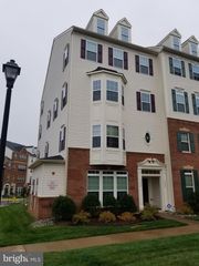 7356 BRUNSON CIR, Gainesville, VA 20155