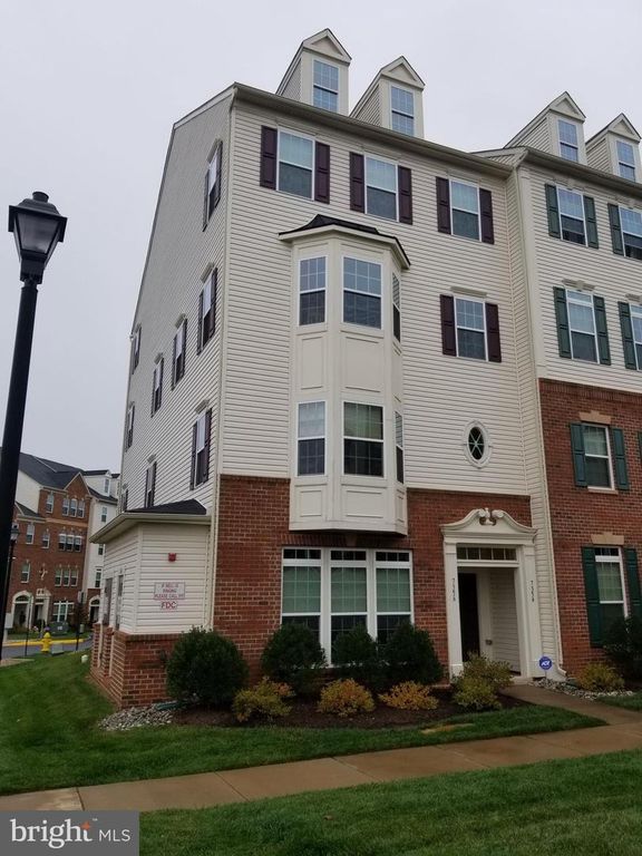7356 BRUNSON CIR, Gainesville, VA 20155