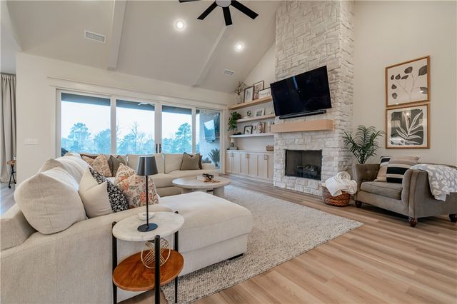 1063 Noah Street, Fayetteville, AR 72703