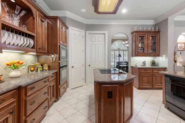 6607 Barrington Green, Houston, TX 77069