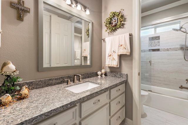 6607 Barrington Green, Houston, TX 77069