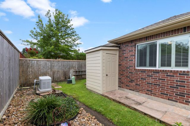 6607 Barrington Green, Houston, TX 77069