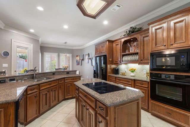 6607 Barrington Green, Houston, TX 77069