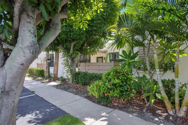226 SHERWOOD DRIVE, Bradenton, FL 34210