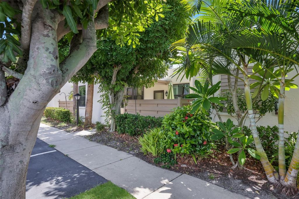 226 SHERWOOD DRIVE, BRADENTON, FL 34210 — photo 2
