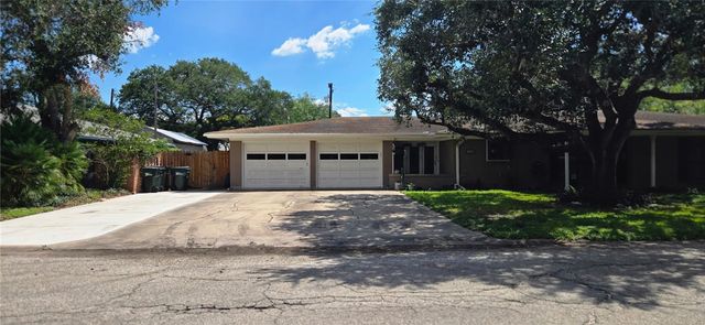 726 Reynolds Ave, Taft, TX 78390