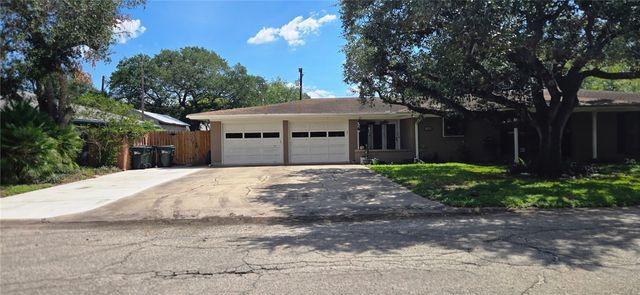 726 Reynolds Ave, Taft, TX 78390