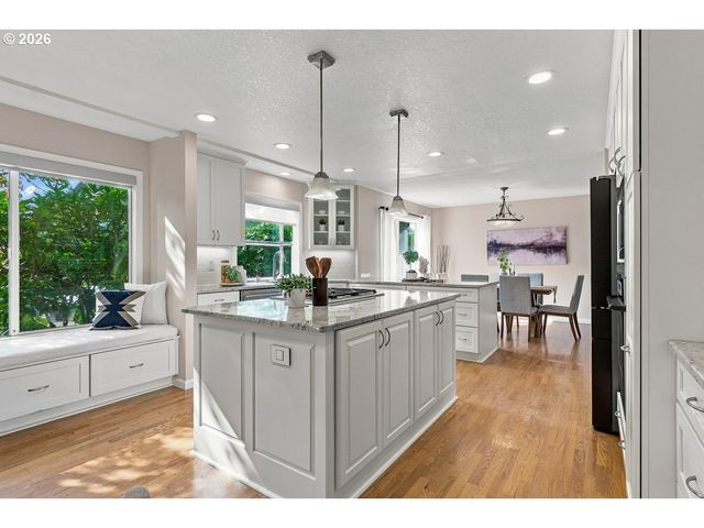 16080 Nw SOMERSET Dr, Beaverton, OR 97006