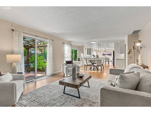 16080 Nw SOMERSET Dr, Beaverton, OR 97006