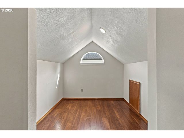 16080 Nw SOMERSET Dr, Beaverton, OR 97006