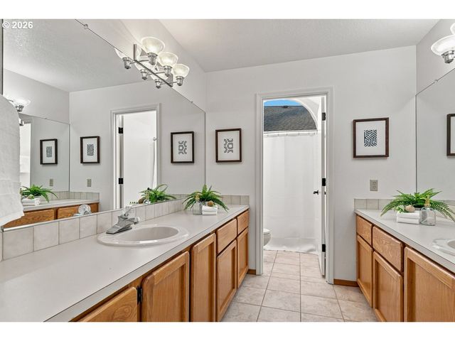 16080 Nw SOMERSET Dr, Beaverton, OR 97006